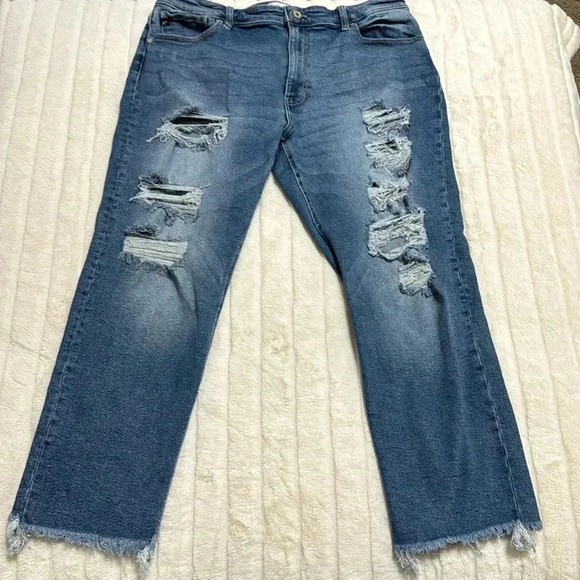 KanCan Distressed Jeans - Picture 1 of 8
